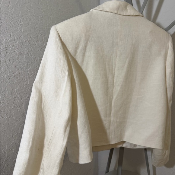 Zara Cream Cropped Collar Jacket with Gold Buttons - Picture 2 of 4